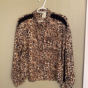 Japna Leopard Print Light Button Down Shirt Women’s Size Large Mob Wife Edgy